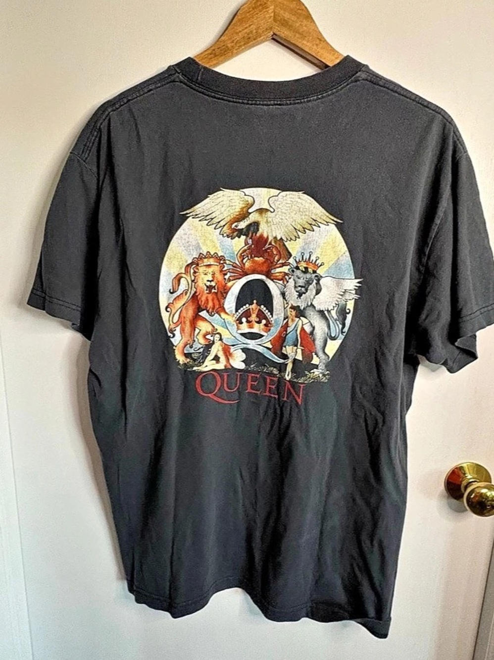 Day Sz L Queen Graphic Tee Cotton Logo on Front and Back Band Tee Boho Grunge